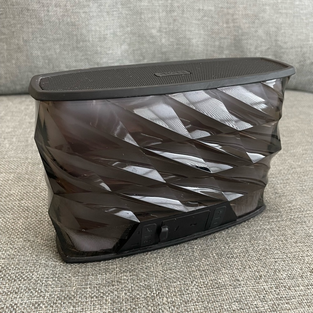 iHome Bluetooth speaker - Picture 9 of 13